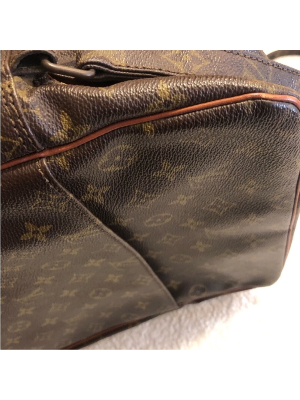 Louis Vuitton Monogram Canvas Messenger Bag in Brown - Picture 4 of 9